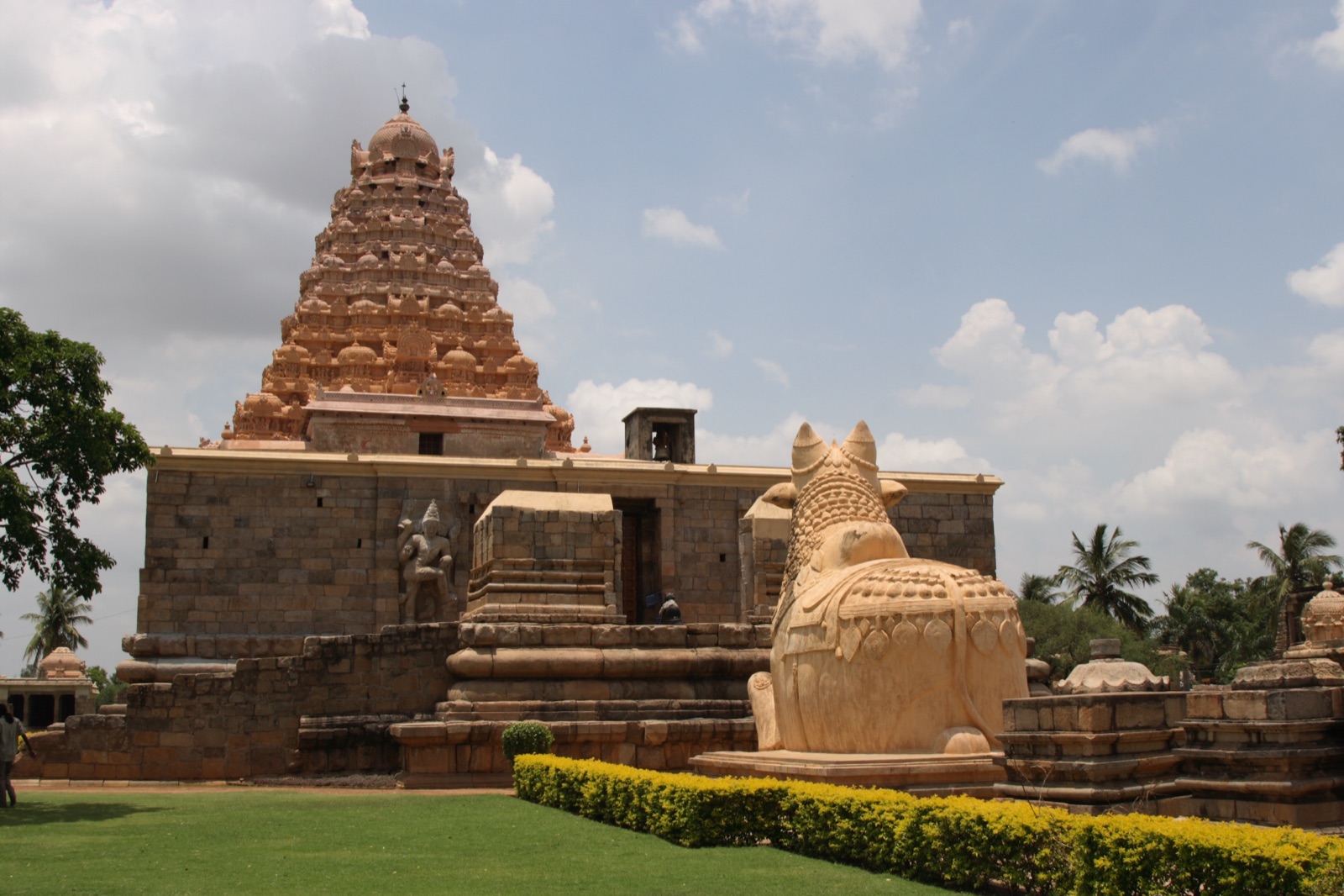 The Chola temple at Gangaikonda Cholapuram, Tiruchirapalli District, from which the Subrahmanya bronze described here comes. Photograph by Ssriraman, via Wikimedia Commons, licensed under CC BY-SA 3.0.